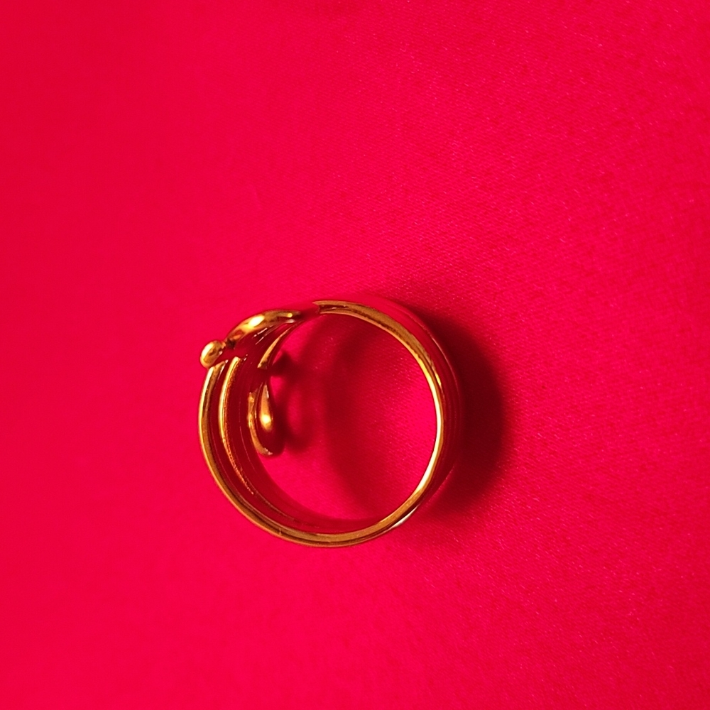 Size 7 ring - Picture 2 of 2